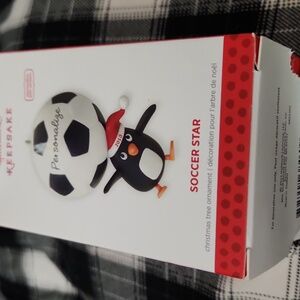 Hallmark 2013 PENGUIN w/ Soccer Ball Christmas Ornament ❤️🎄